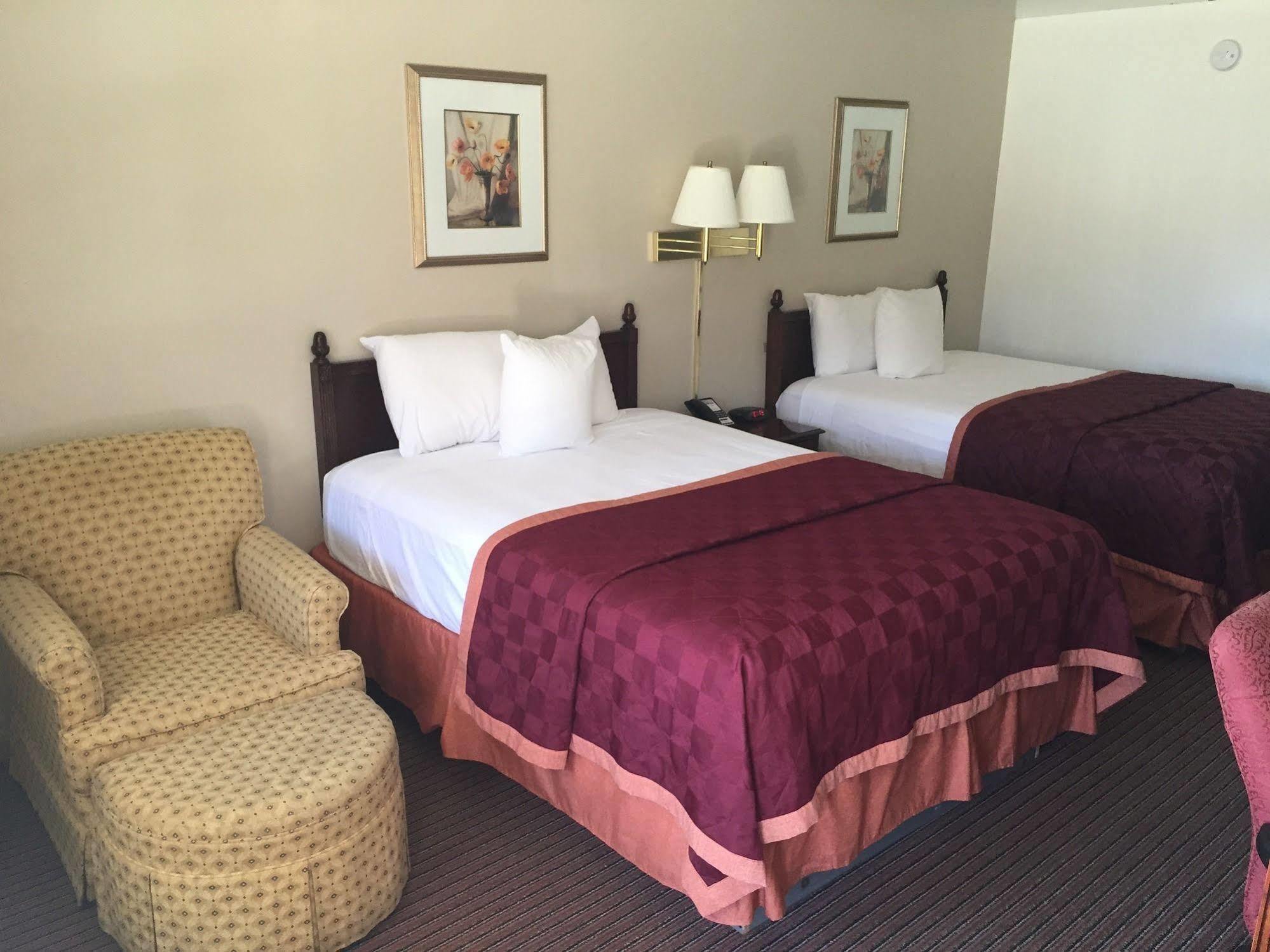 Elizabethan 3* Manteo